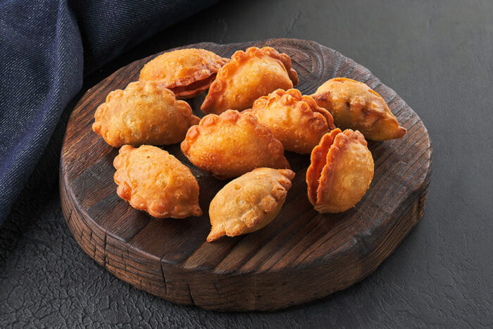 Cheburechki-mini-s-vetchinoj-i-syrom