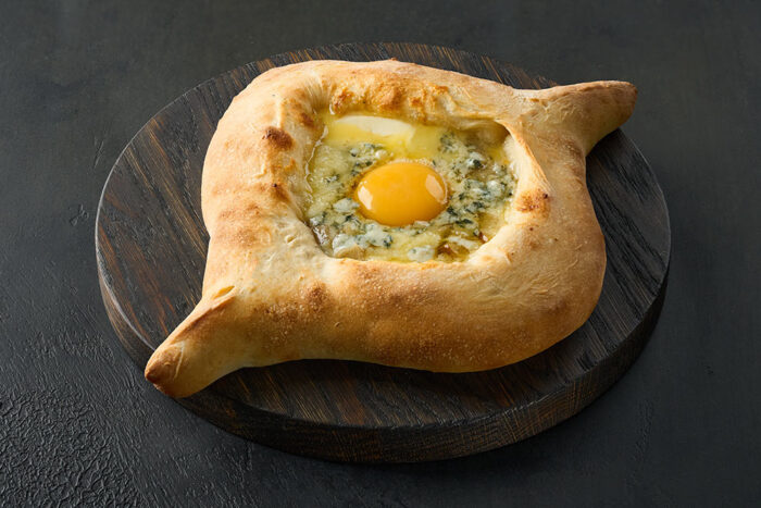 Hachapuri-po-adzharski-s-grushej