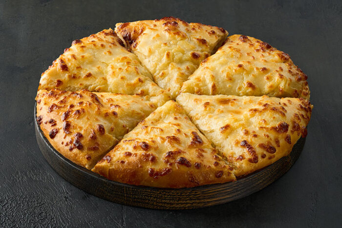 Hachapuri-po-megrelski-s-kopchenym-syrom